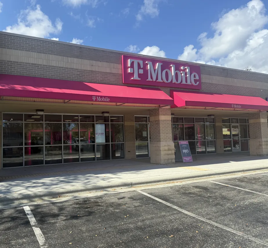  Exterior photo of T-Mobile Store at Oleander Dr & Peachtree Ave, Wilmington, NC 