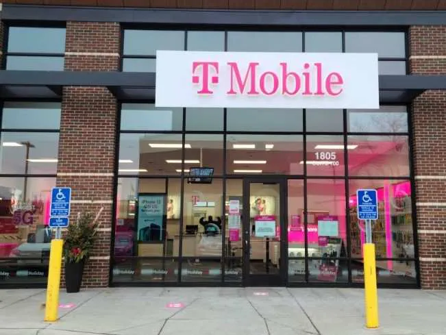 Exterior photo of T-Mobile store at Plymouth Rd & Cartway Ln, Minnetonka, MN