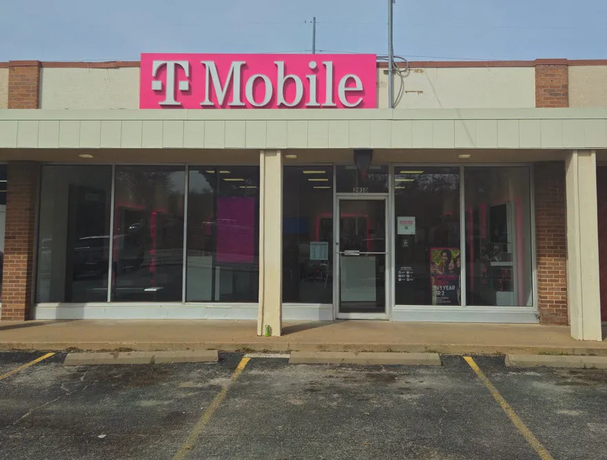  Exterior photo of T-Mobile Store at N 1st St & Mockingbird Ln, Abilene, TX 