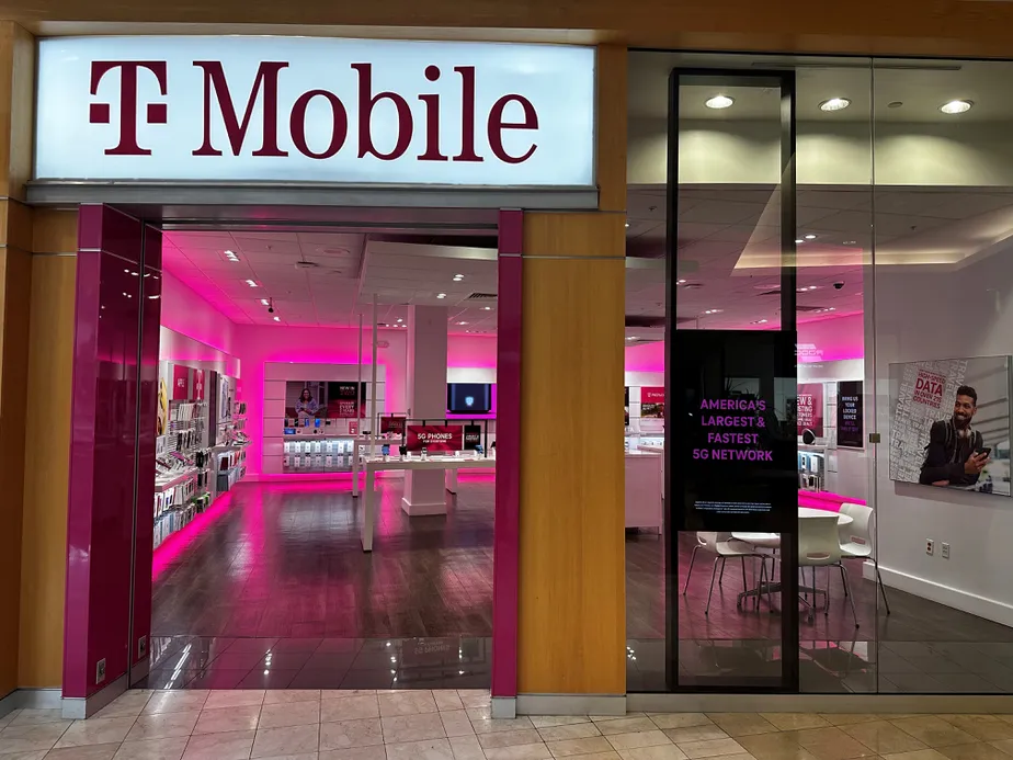 Exterior photo of T-Mobile Store at Chandler Fashion Center - L2, Chandler, AZ