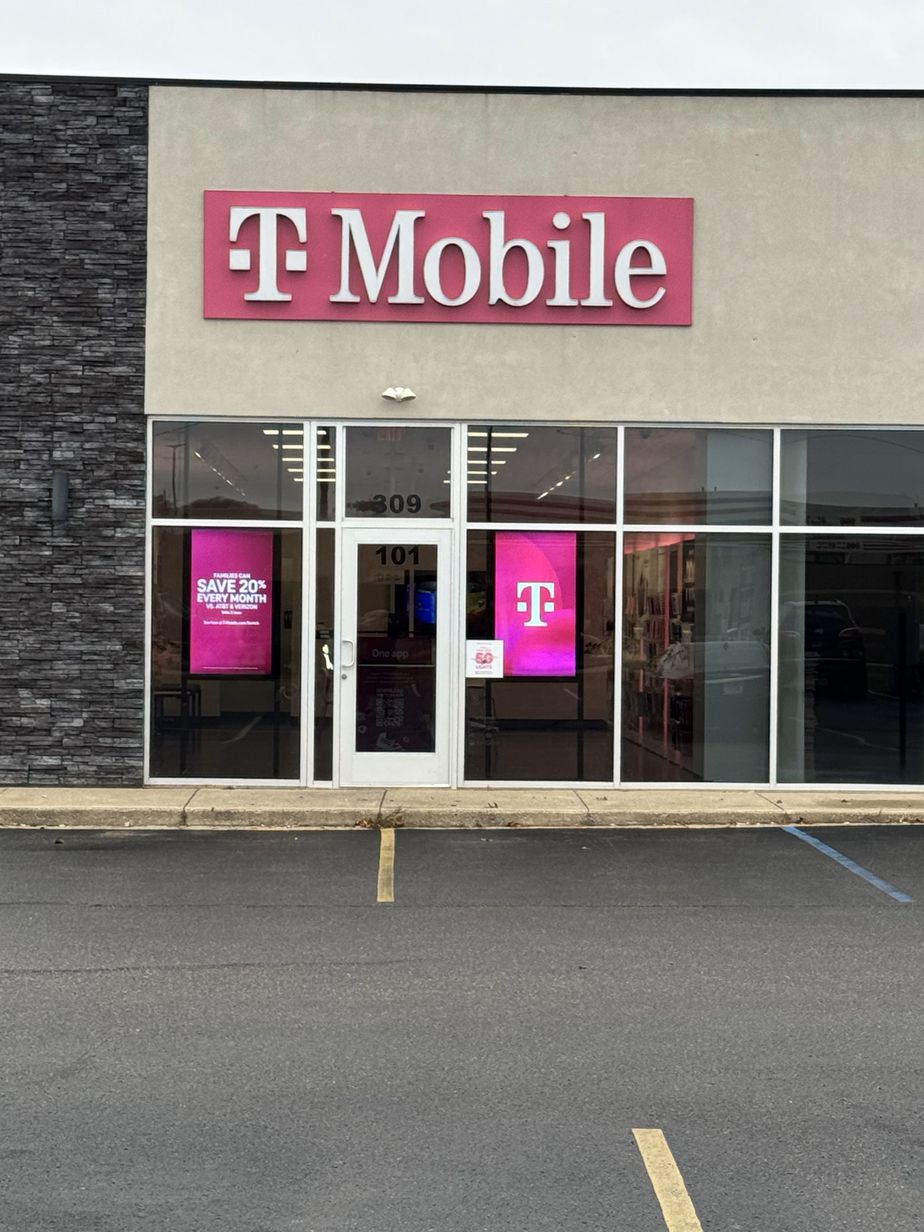 Exterior photo of T-Mobile Store at Bittersweet & Lincolnway, Mishawaka, IN