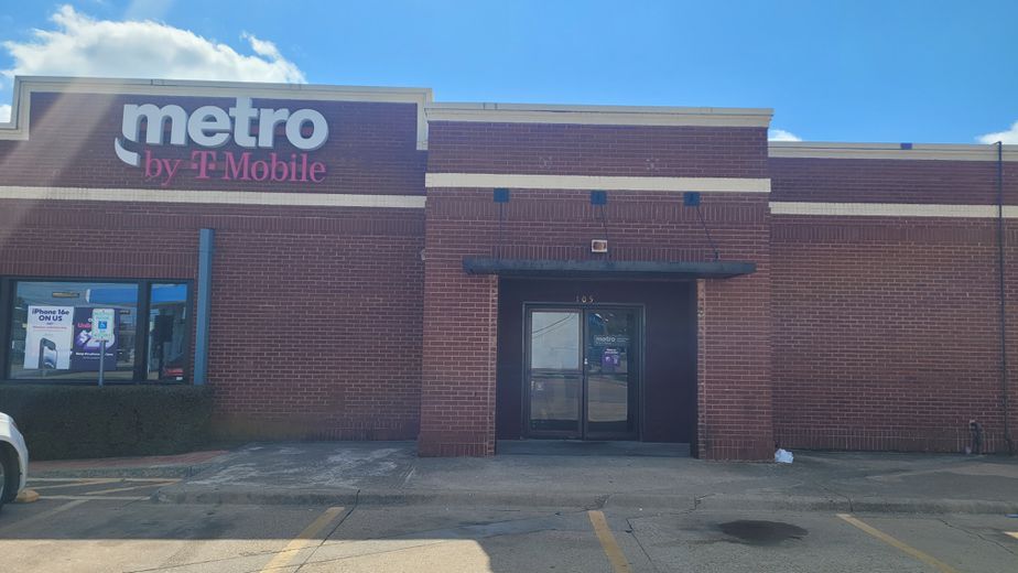 Metro by T-Mobile 105 S. Cedar Ridge Drive - 105 S. Cedar Ridge Drive 