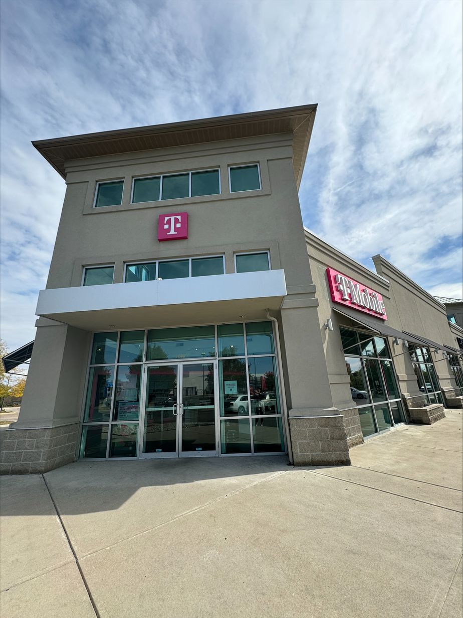 Exterior photo of T-Mobile Store at Miller Lane & York Cmns Blvd, Dayton, OH