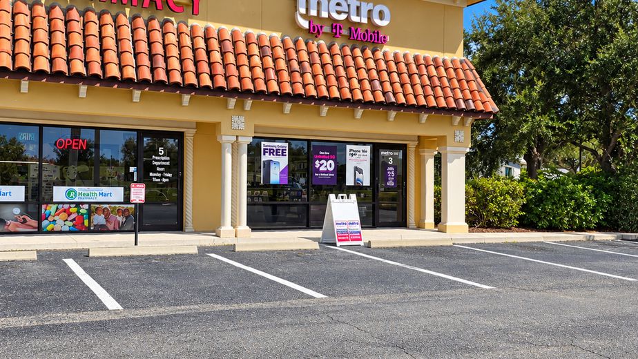 Metro by T-Mobile 4560 S Tamiami Trail - 4560 S Tamiami Trail 