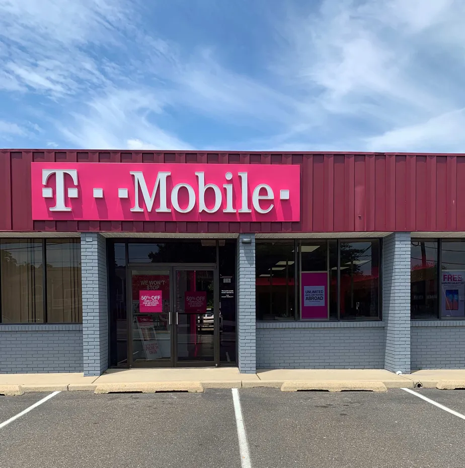 Exterior photo of T-Mobile store at Us 9 & Murray Grove Ln, Lanoka Harbor, NJ