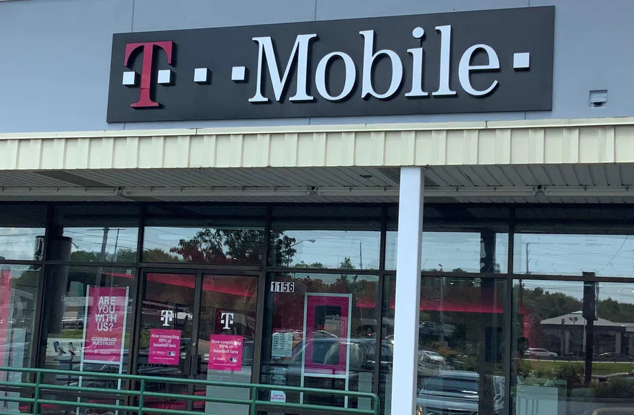 Exterior photo of T-Mobile store at Rt 46 & Browertown Rd, Little Falls, NJ