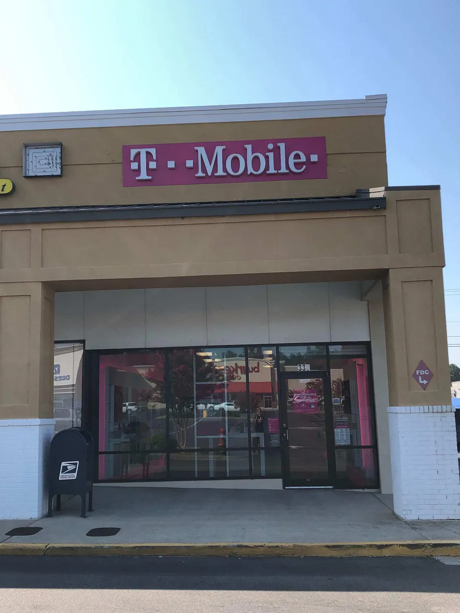 Exterior photo of T-Mobile store at E Martintown Rd & Knox Ave, North Augusta, SC