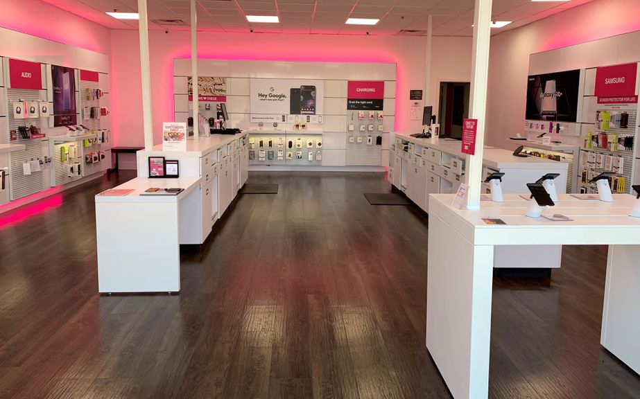 Interior photo of T-Mobile Store at Ardmore Commons, Ardmore, OK