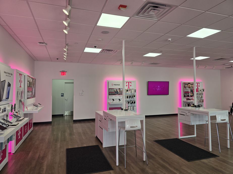 Interior photo of T-Mobile Store at Boyette Rd & Mcmullen Rd, Riverview, FL