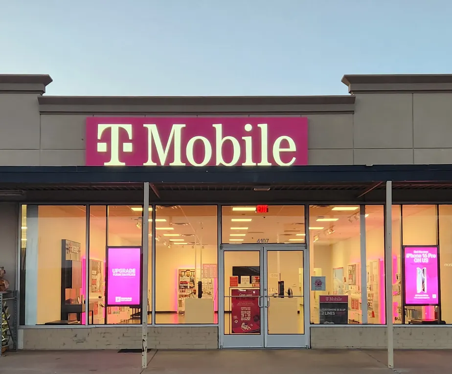  Exterior photo of T-Mobile Store at College & Hillcrest, Vernon, TX 