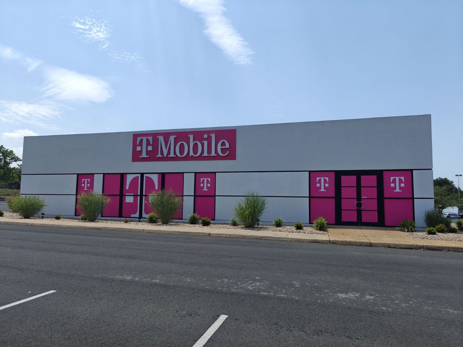 Exterior photo of T-Mobile Store at W Main & Stonewall, Waynesboro, VA