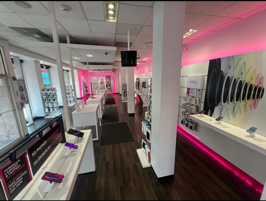  Interior photo of T-Mobile Store at Main St & N Broadway, Yonkers, NY 
