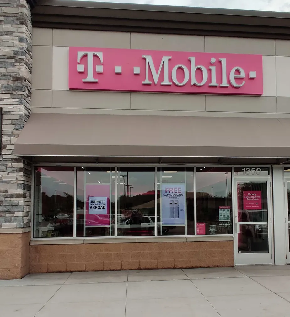 Exterior photo of T-Mobile store at Babcock Blvd & County Line Rd Se, Delano, MN