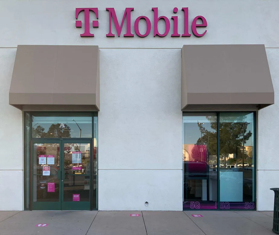  Exterior photo of T-Mobile store at Winchester Rd & Promenade Mall W, Temecula, CA 