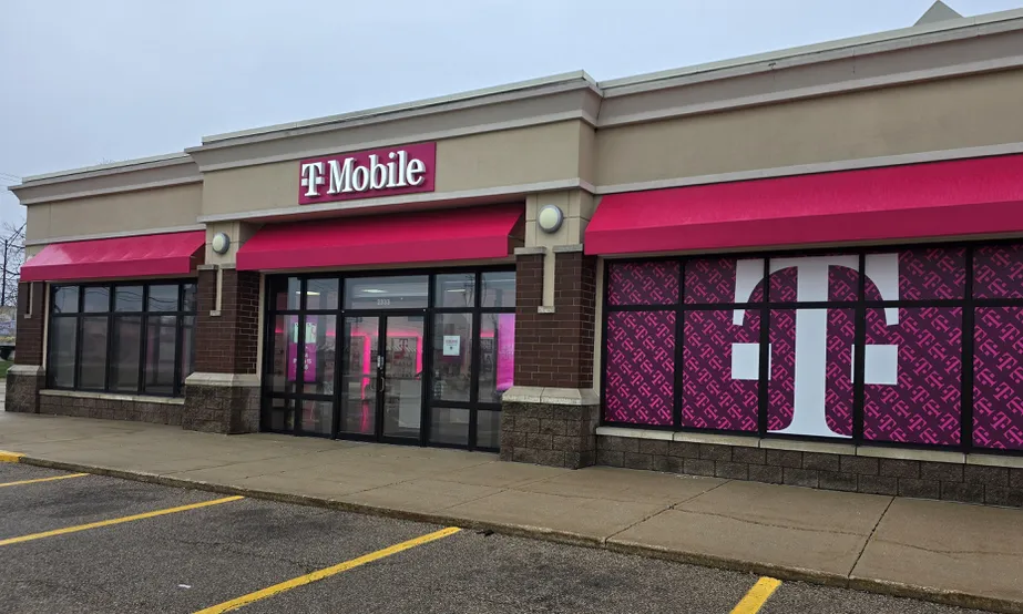  Exterior photo of T-Mobile Store at Sycamore Rd & Barber Greene Rd, Dekalb, IL 