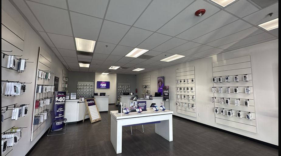 Metro by T-Mobile 12274 Palmdale Rd - 12274 Palmdale Rd 