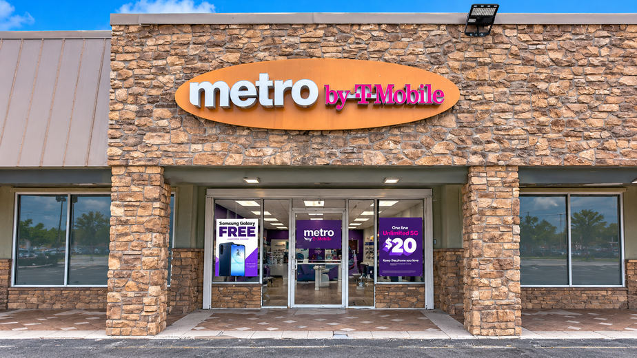 Metro by T-Mobile 518 W 29th St - 518 W 29th St 