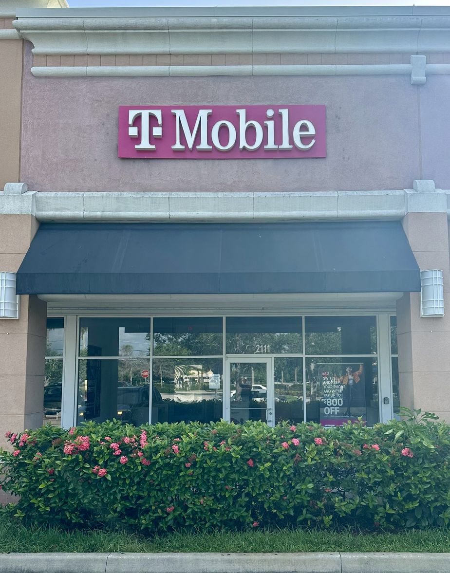 Exterior photo of T-Mobile Store at SE Fed Hwy & SE Monterey Rd, Stuart, FL