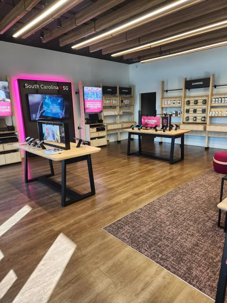 Foto del interior de la tienda T-Mobile en W Evans St & David H Mcleod Blvd, Florence, SC