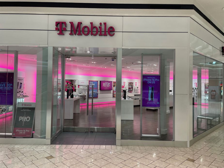 Exterior photo of T-Mobile Store at MacArthur Center, Norfolk, VA