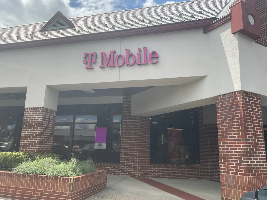  Exterior photo of T-Mobile Store at Centreville Square, Centreville, VA 