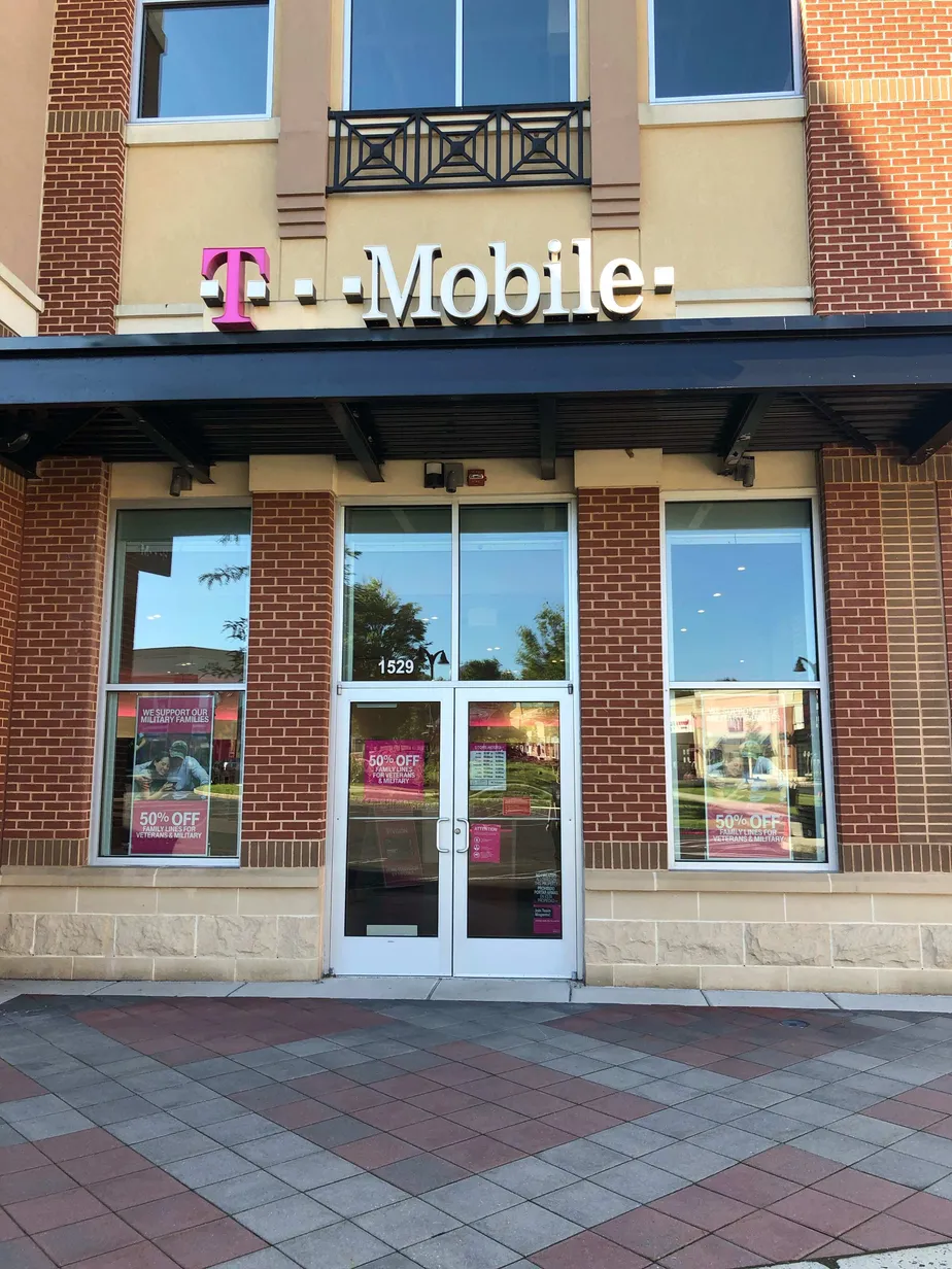 Foto del exterior de la tienda T-Mobile en Route 611 & Route 132, Warrington, PA