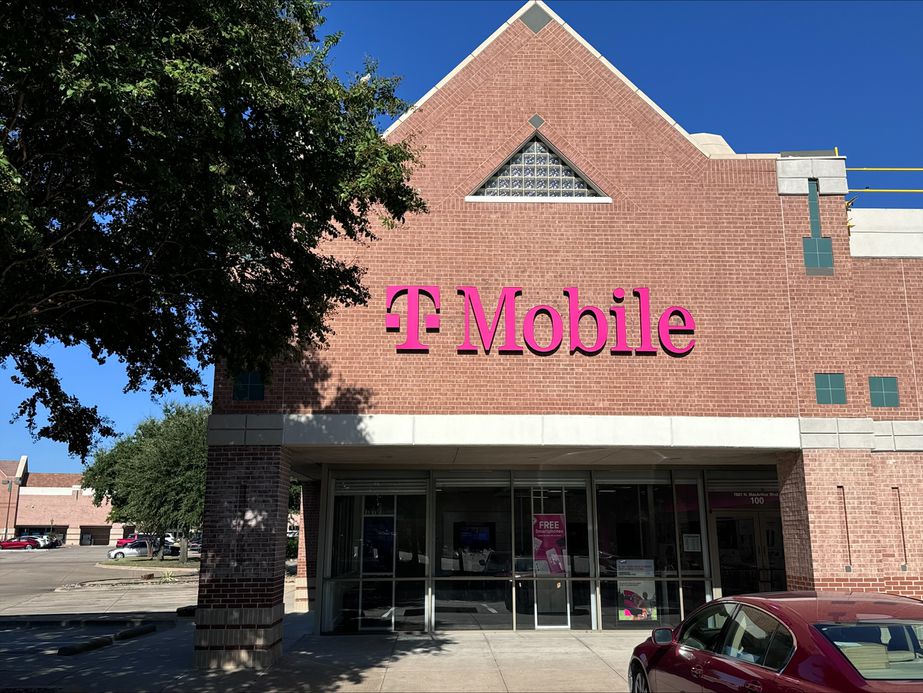 Exterior photo of T-Mobile Store at Macarthur & Kinwest Pkwy, Irving, TX