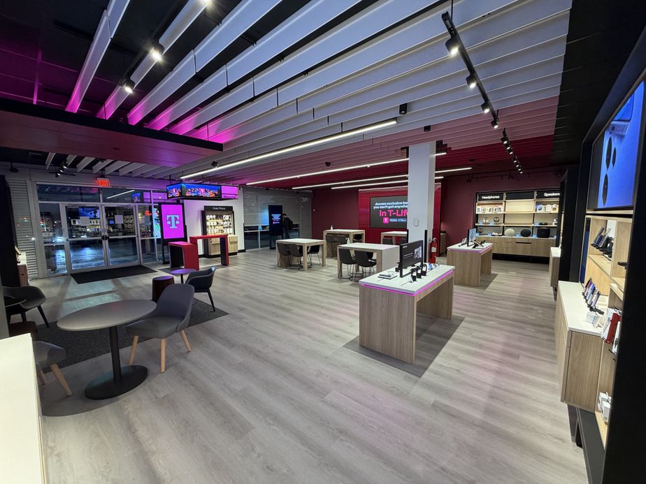  Interior photo of T-Mobile Store at Liberty Triangle, Liberty, MO 
