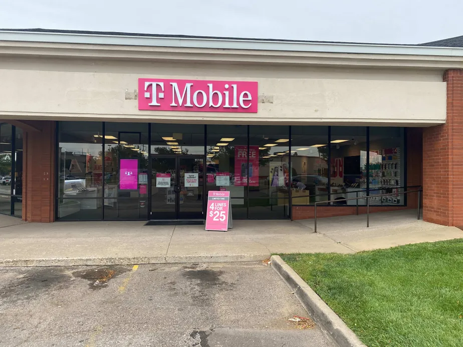 Exterior photo of T-Mobile store at Westgate Pkwy & Soncy Rd, Amarillo, TX