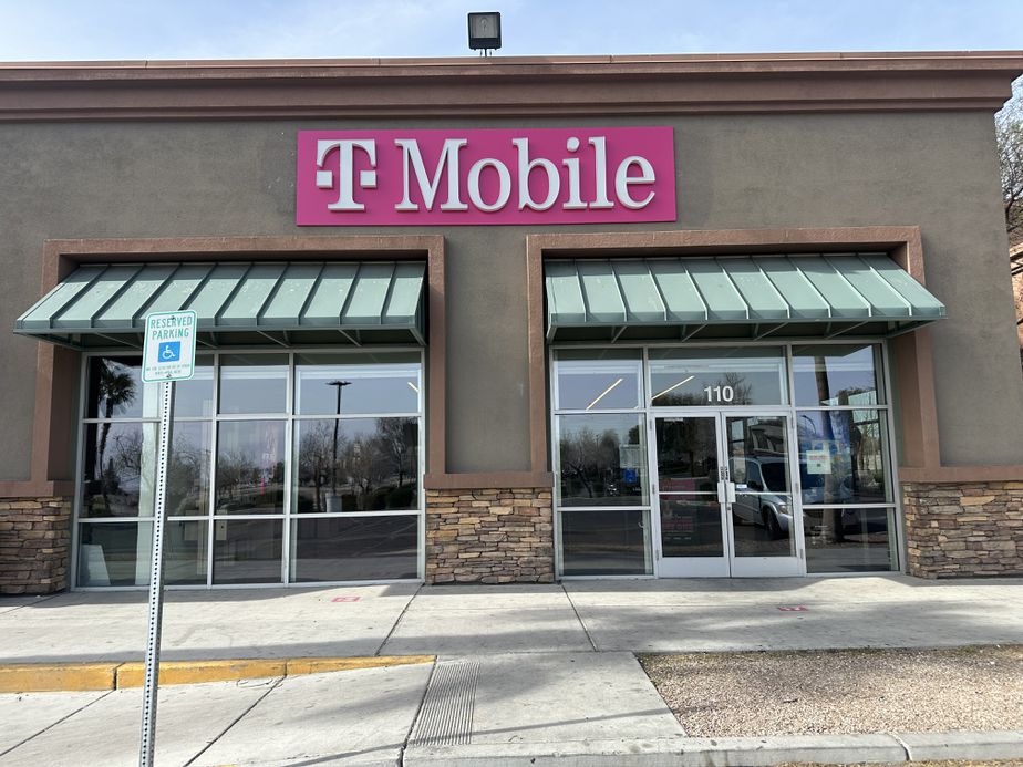 Exterior photo of T-Mobile Store at Lake Mead and Rancho, North Las Vegas, NV