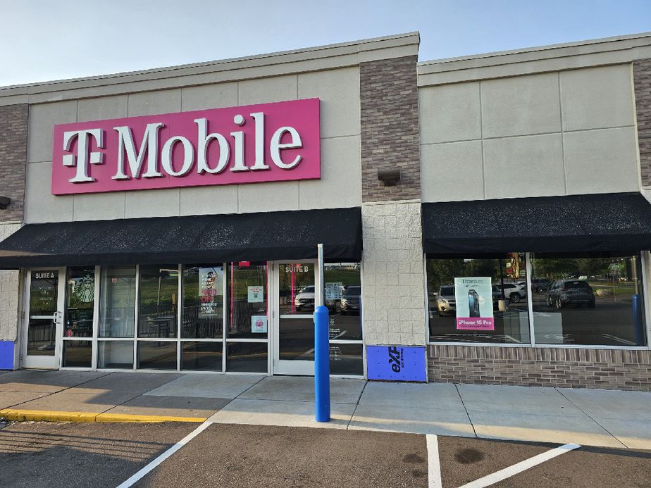 Exterior photo of T-Mobile Store at Freeport St & Hwy 169, Elk River, MN