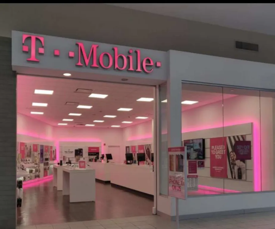 Exterior photo of T-Mobile store at Kingston Collection, Kingston, MA