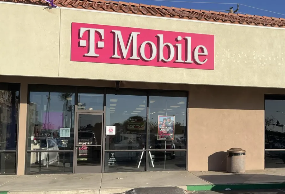  Exterior photo of T-Mobile Store at La Paz Dr & Plaza Dr, Victorville, CA 