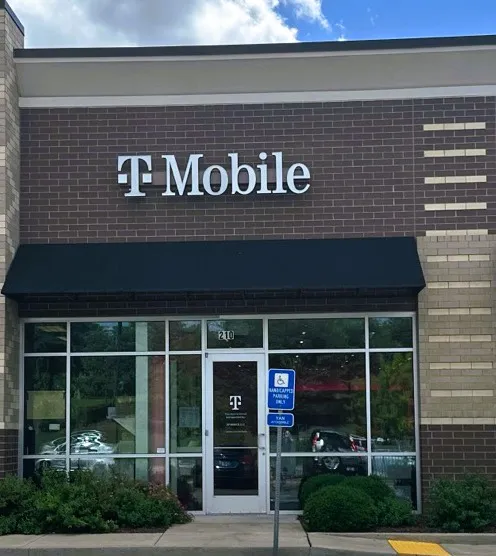  Exterior photo of T-Mobile Store at N Anderson & Indian Lakes Blvd, Hendersonville, TN 