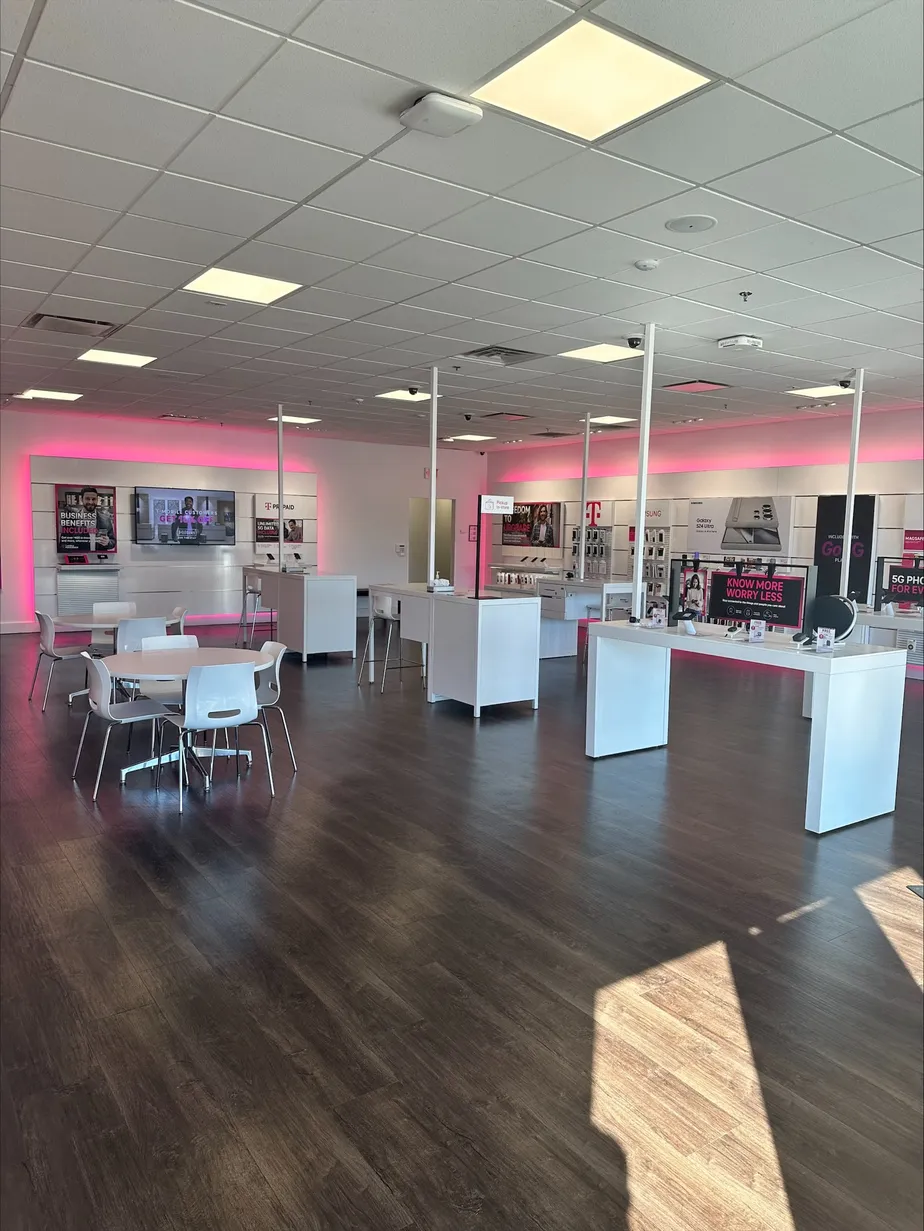  Interior photo of T-Mobile Store at N Cobb Pkwy & Barrett Pkwy, Kennesaw, GA 