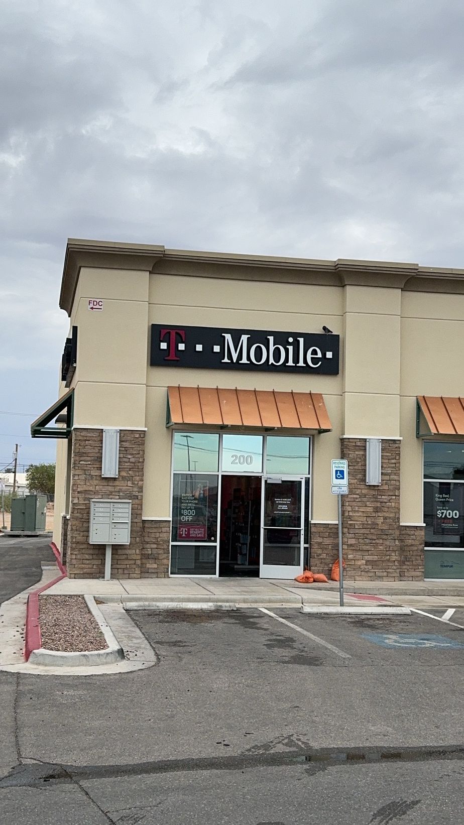Exterior photo of T-Mobile Store at Darrington & Horizon, Horizon City, TX