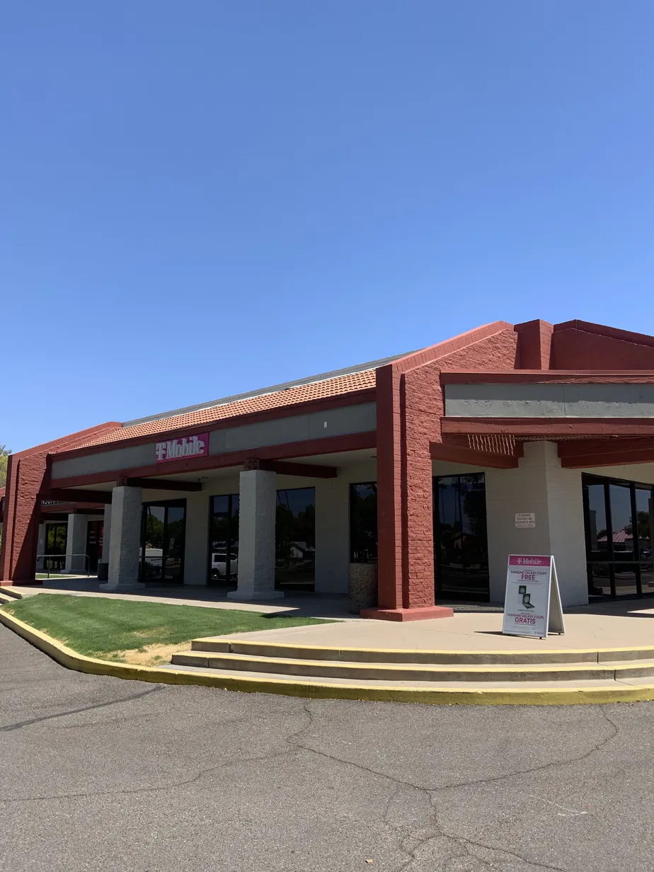 Exterior photo of T-Mobile Store at Dobson & Baseline, Mesa, AZ
