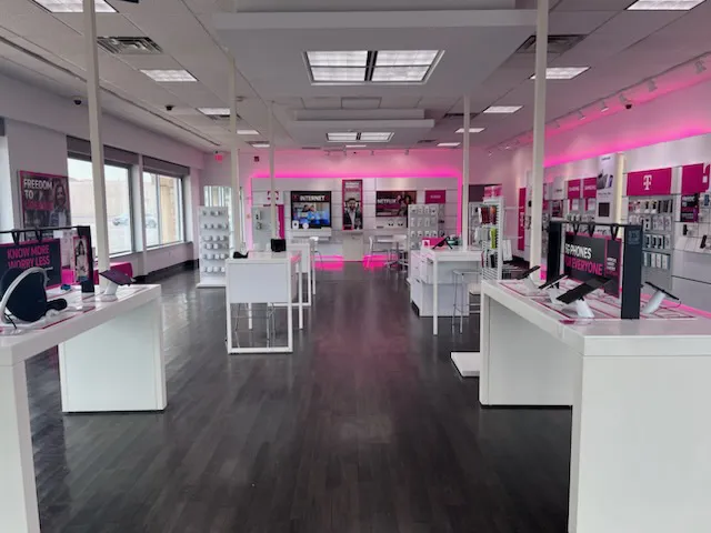  Interior photo of T-Mobile Store at Browning Ln & Kings Hwy, Brooklawn, NJ 