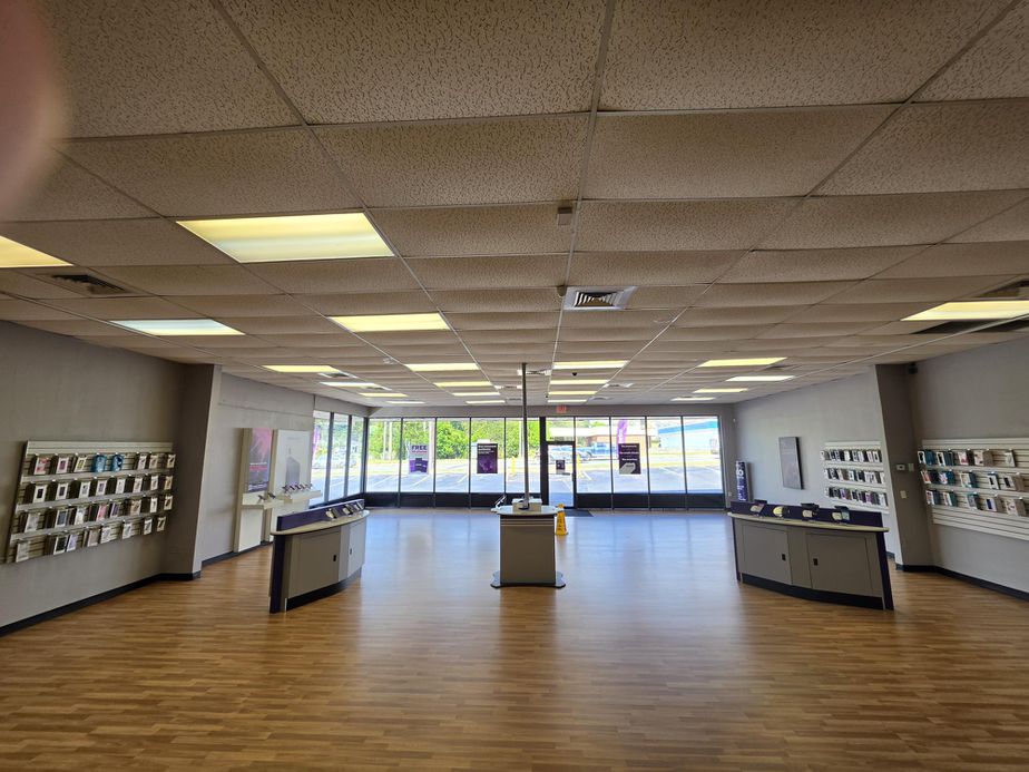 Metro by T-Mobile 1540 Eisenhower Pkwy - 1540 Eisenhower Pkwy 
