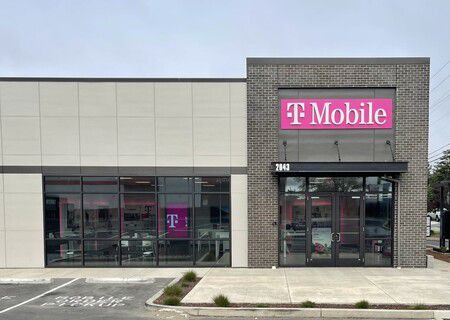 Exterior photo of T-Mobile Store at Newmark & Fir, Coos Bay, OR
