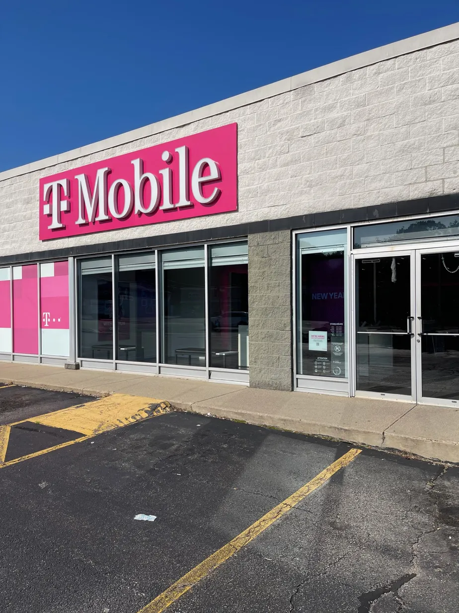  Exterior photo of T-Mobile Store at Bald Hill Road & Tollgate, Warwick, RI 