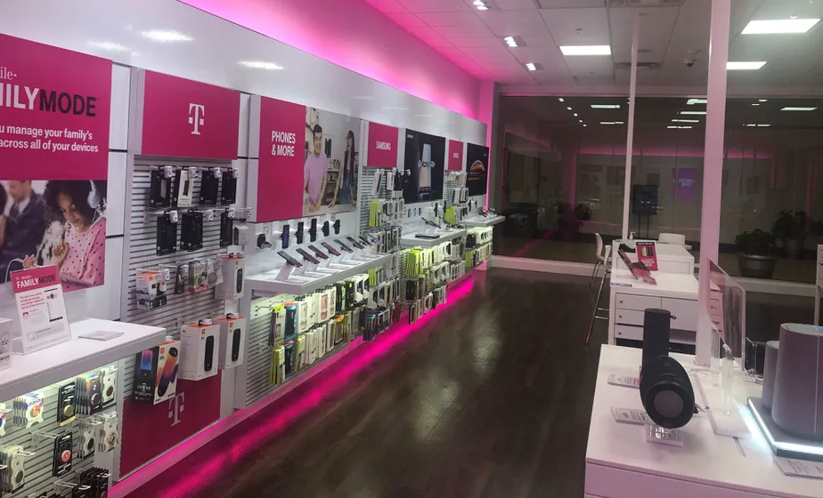 Interior photo of T-Mobile Store at Ward Parkway 2, Kansas City, MO