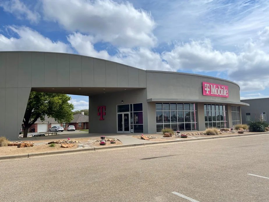  Exterior photo of T-Mobile Store at S Loop 289 & 66th, Lubbock, TX 