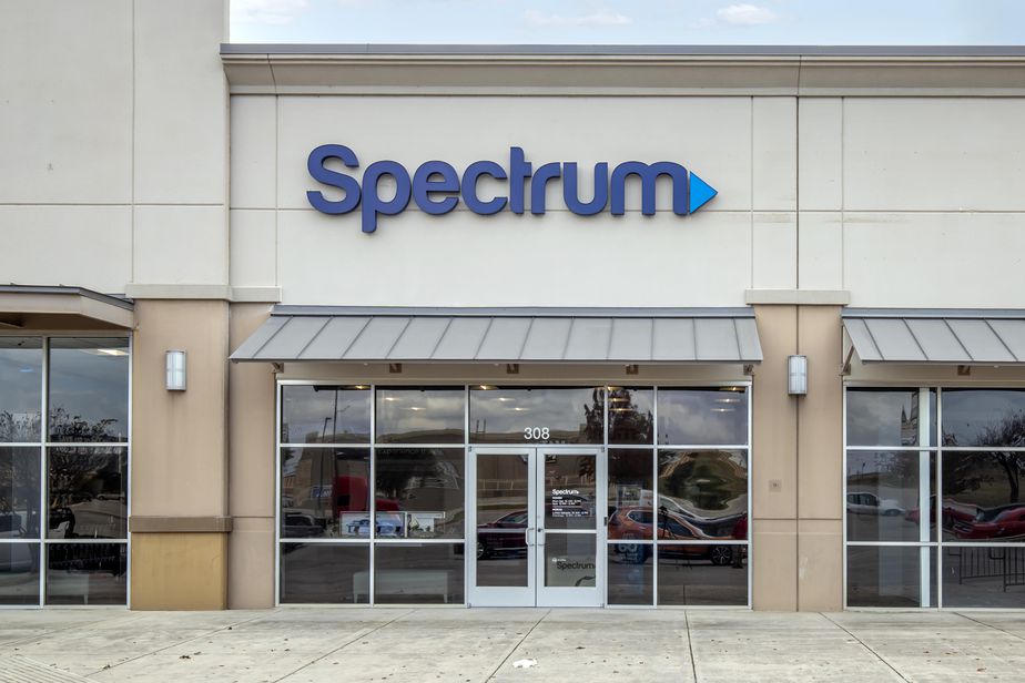 Spectrum - 1671 S Interstate 35 