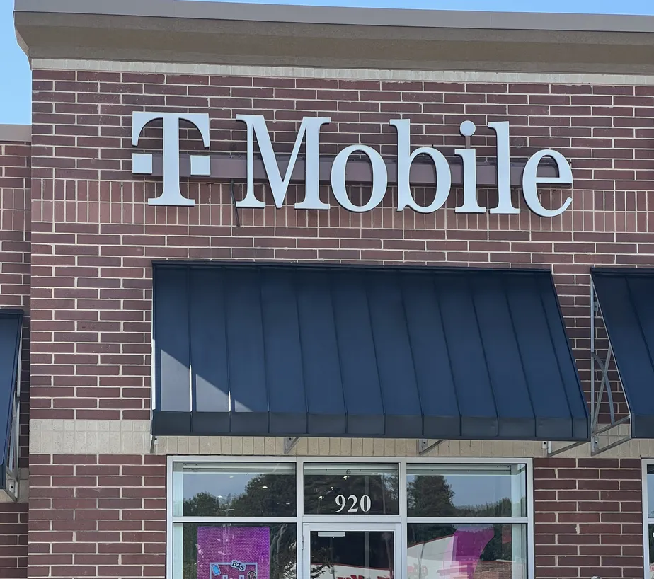 Exterior photo of T-Mobile Store at Woodstock Square, Woodstock, GA