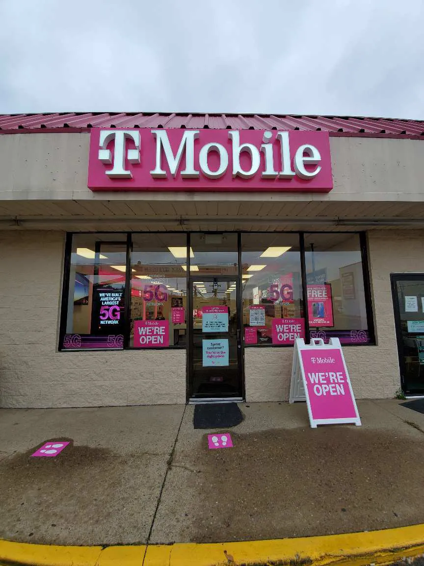 Exterior photo of T-Mobile store at State Route 170 & Mount Acres 2, East Liverpool, OH