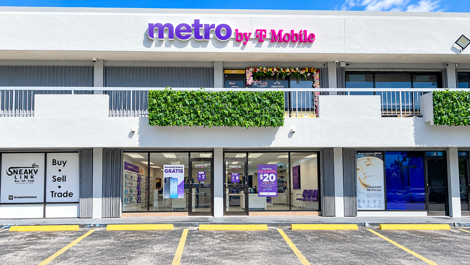 Metro by T-Mobile 479 NW 27th Ave - 479 NW 27th Ave 