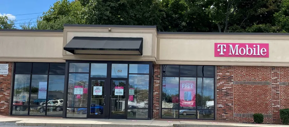 Exterior photo of T-Mobile store at Andover St & Prospect St, Peabody, MA