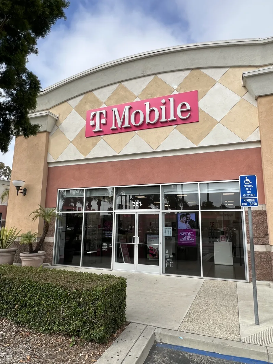 Foto del exterior de la tienda T-Mobile en The Esplanade, Oxnard, CA