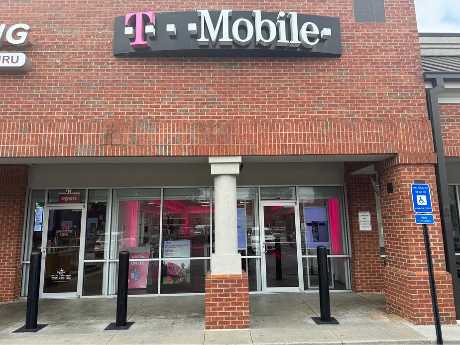  Exterior photo of T-Mobile Store at Cascade Rd & Fairburn, Atlanta, GA 